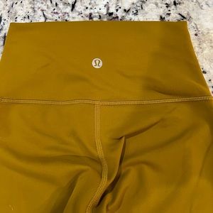 Lululemon new without tags sz 2!